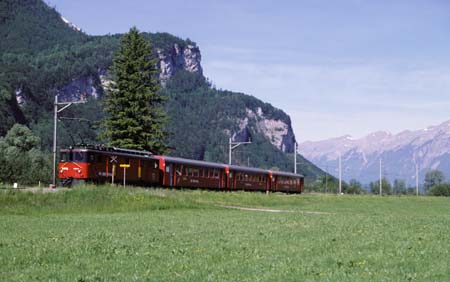 SBB Brünig De 110 001 als 6327 bei Meiringen